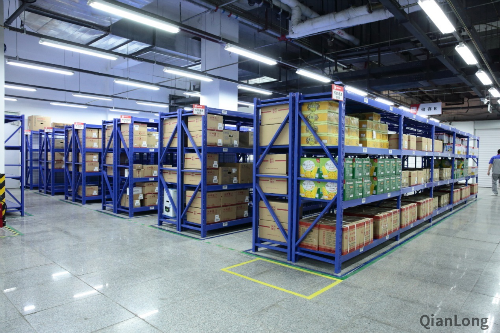 陈建中表示,这一周转仓只是锦绣大地电商未来智慧仓储集群中的一员