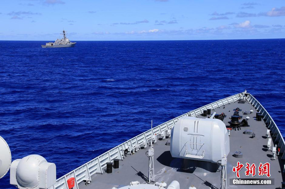 当地时间6月18日中午,参加"环太平洋-2016"演习的中国海军153编队在西