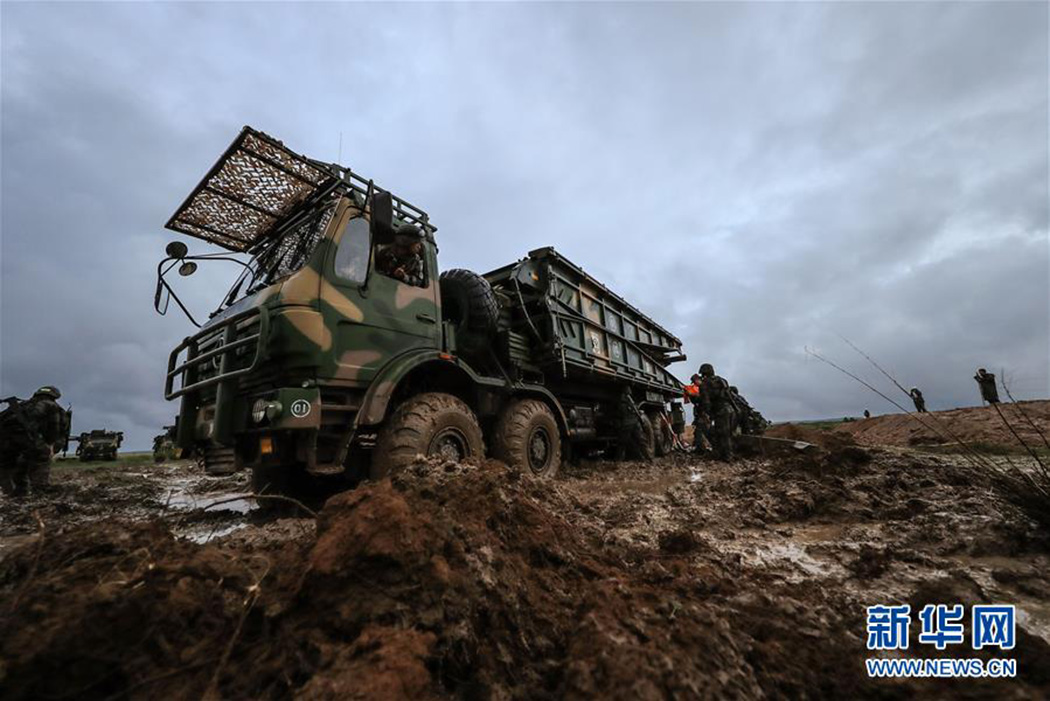 360公里湿滑泥泞道路 陆军"跨越-2016·朱日和"系列