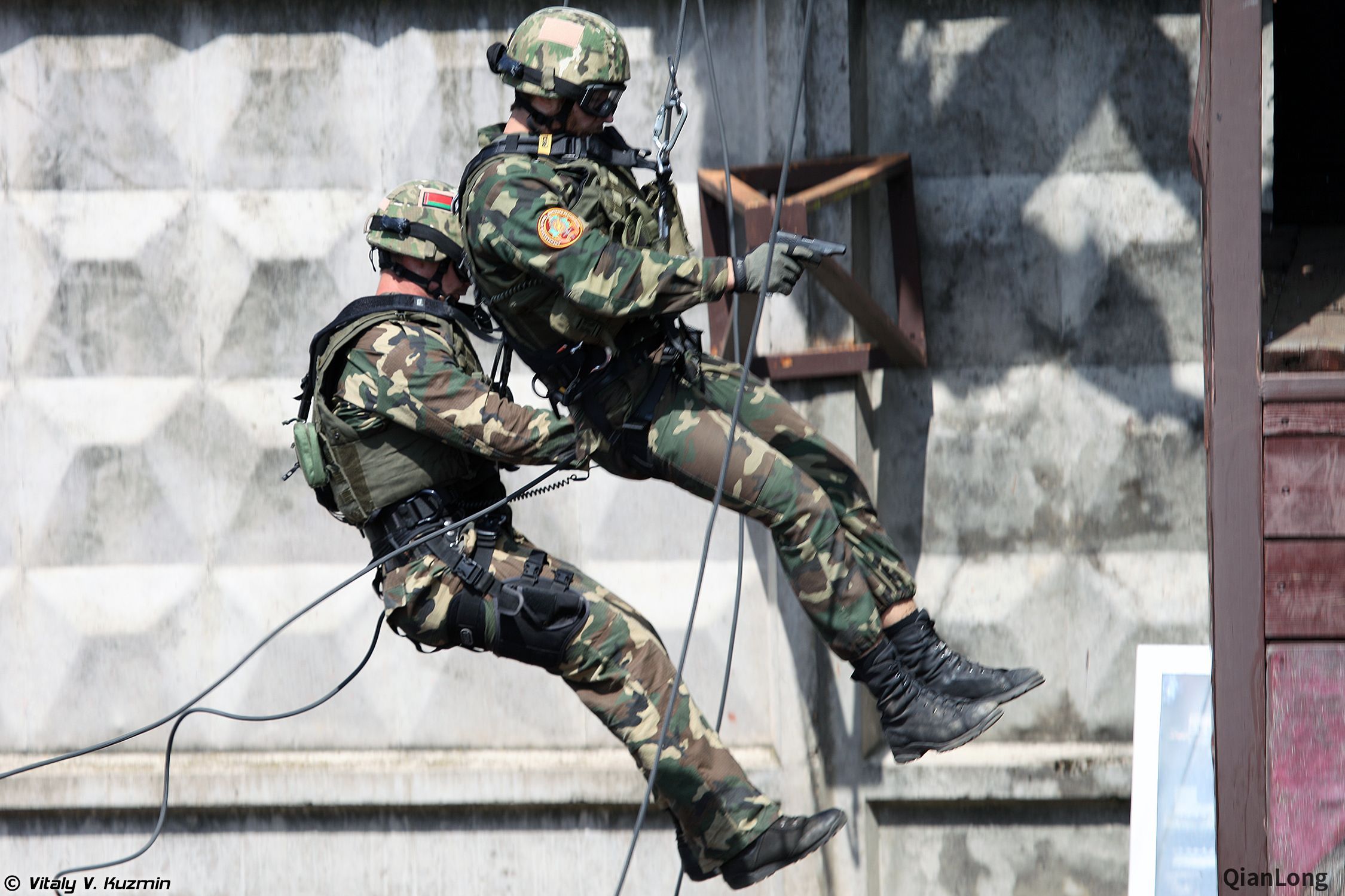 mp5冲锋枪惊现俄罗斯特种兵比武现场8