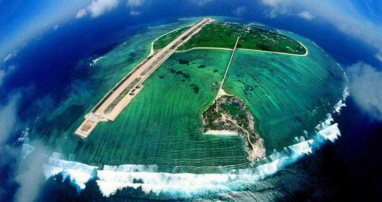 美媒炒作中国在南海岛礁建成大型机库推进军事化可停任何型号战机