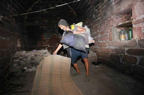 河南清代状元后代沦为乞丐 独居深山窑洞70年(3)