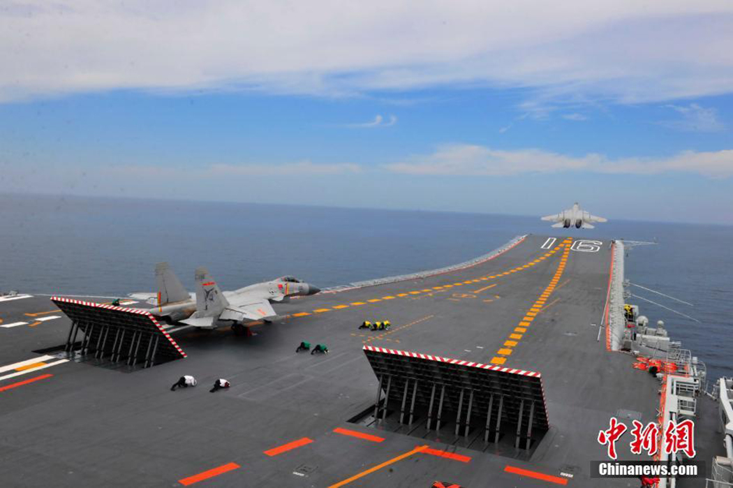 重要里程碑中国海军又一批歼15舰载机飞行员通过航母飞行资质认证2