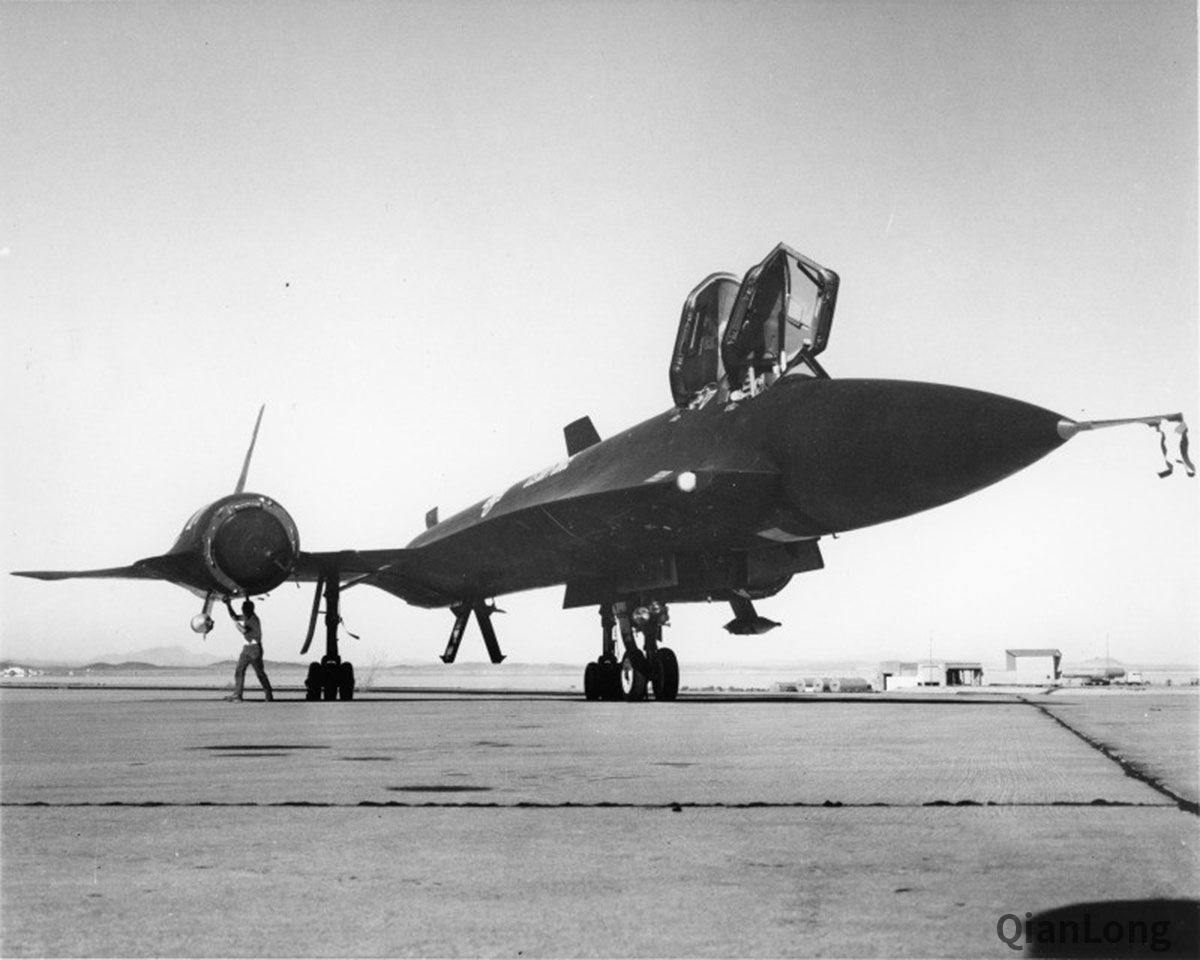 上改进而成,试飞时间一直持续到1968年,后来美空军放弃了yf-12截击机