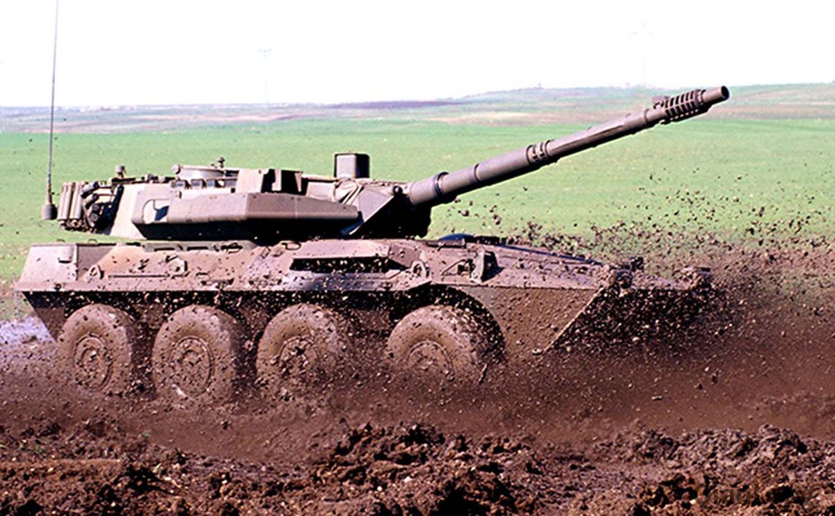 资料图:加装120毫米火炮的"半人马座"轮式突击炮.