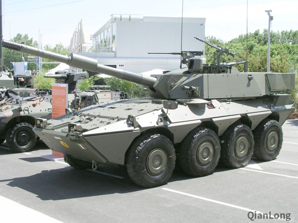 资料图:加装120毫米火炮的"半人马座"轮式突击炮.