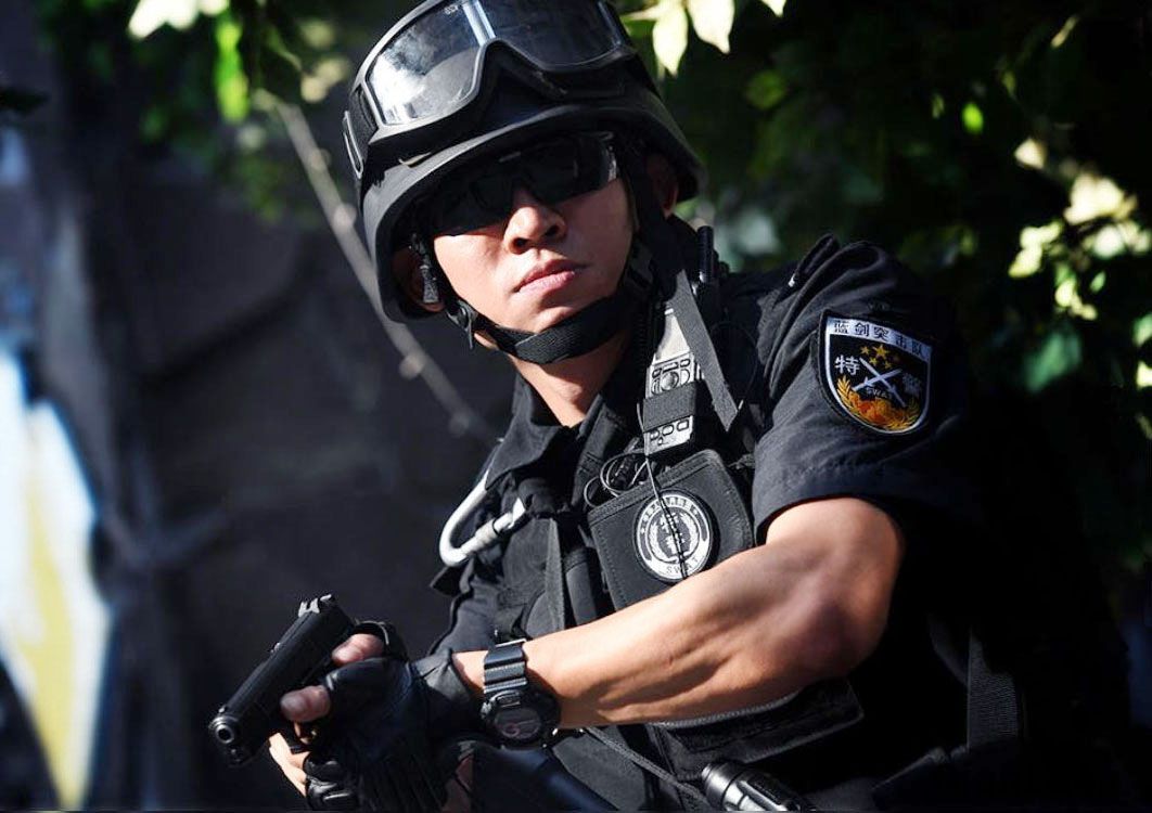 准备行动的"蓝剑"突击队队员.(通讯员 张岩摄)