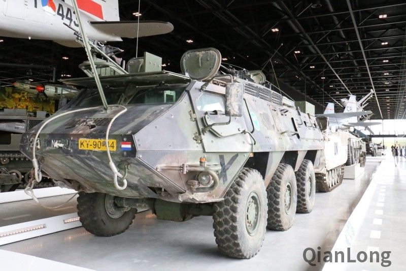 源自芬兰的xa-180装甲车,被称为"雪地飞狐".