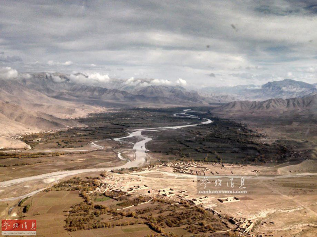 11.阿帕奇飞行员航拍的阿富汗南部赫尔曼德省村落.