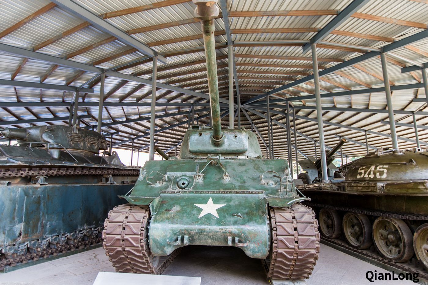 62毫米机枪和1挺12.7毫米机枪.