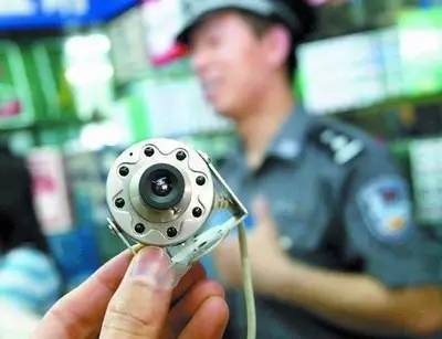 酒店摄像头对床铺 女房客穿睡衣睡觉过程曝光(2)