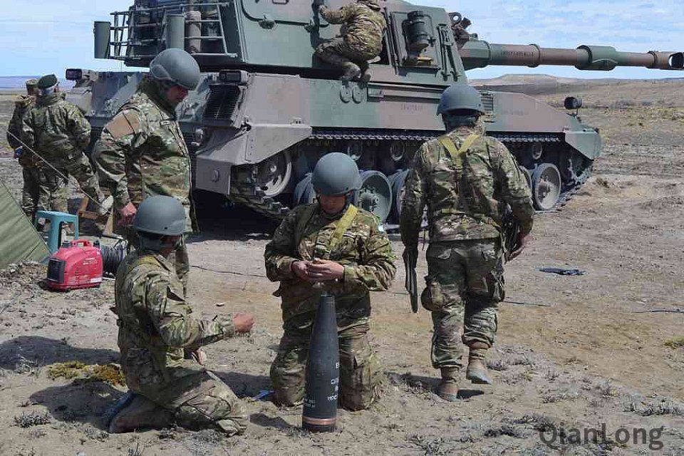 阿根廷陆军炮兵野战训练不仔细看以为是本宁堡美国大兵6