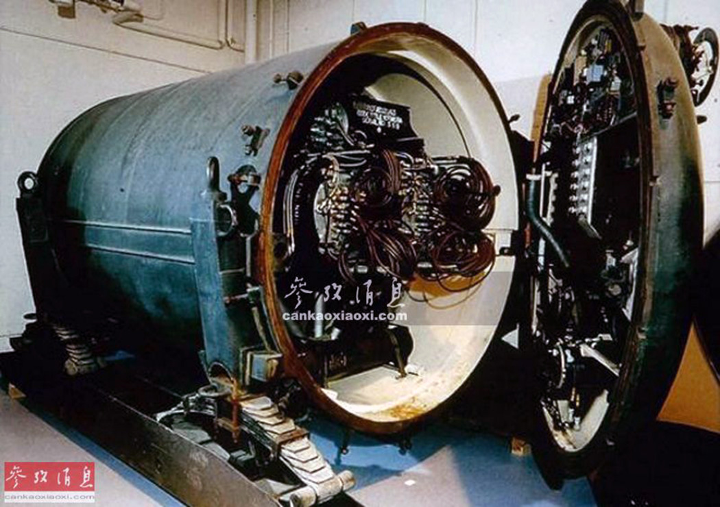 图为英国"蓝孔雀"核地雷资料图,可见内部结构十分复杂.