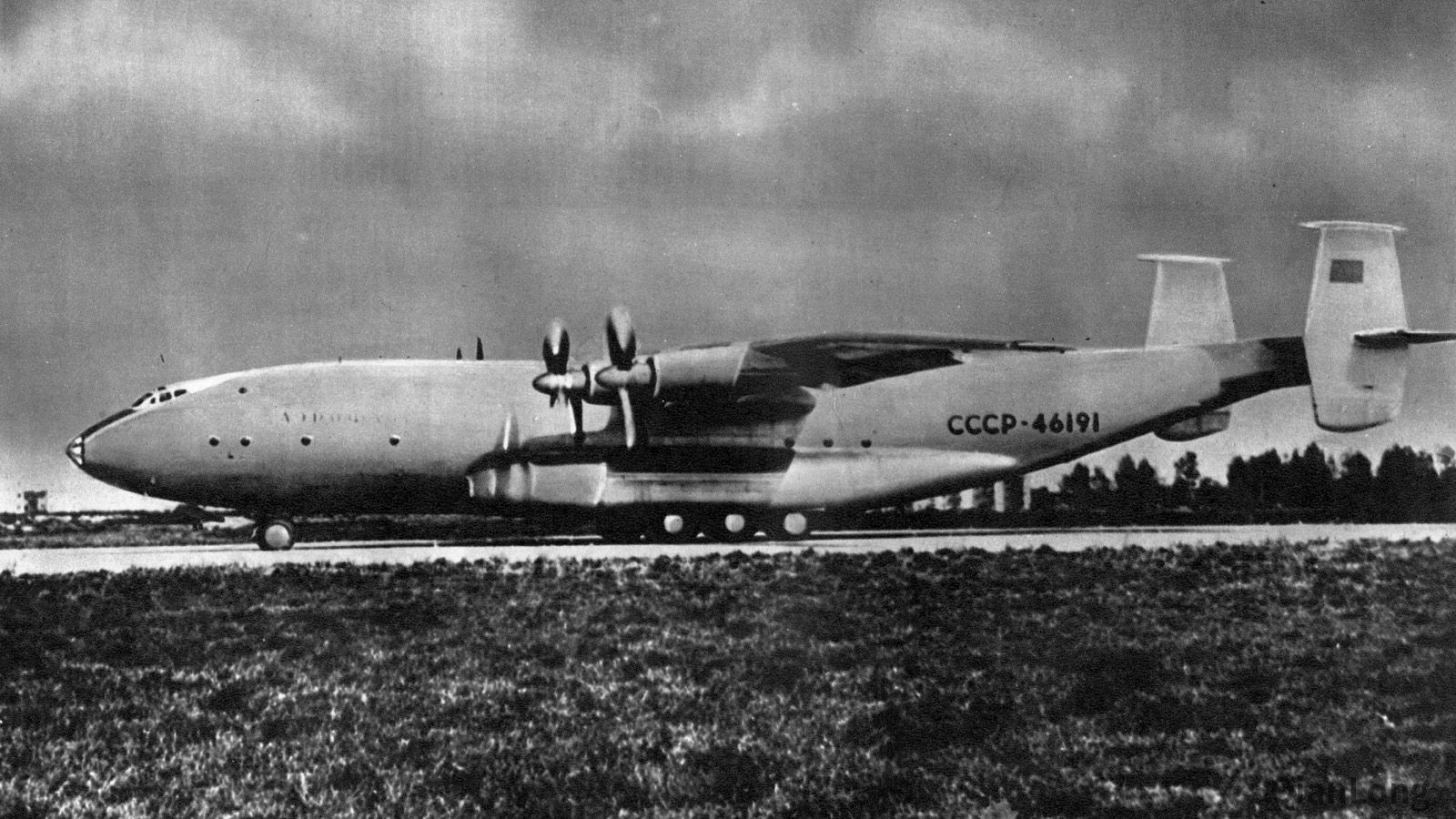 资料图:苏联时期的安-22"安泰"运输机.