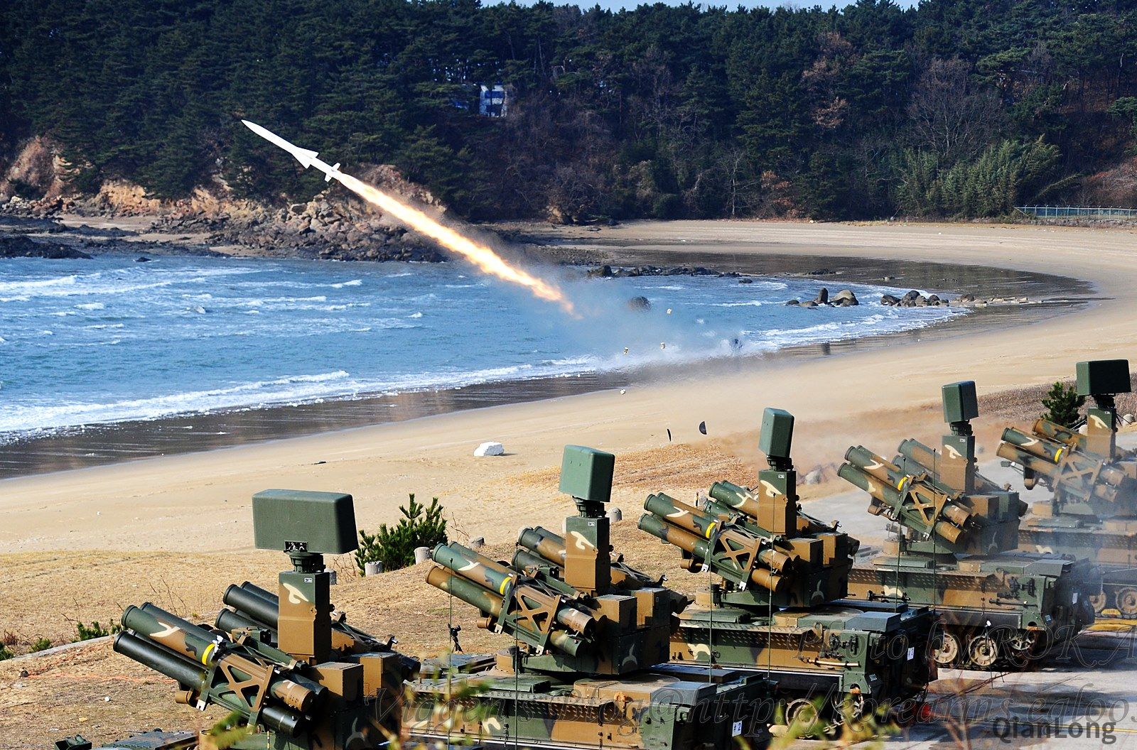 02.演习中的k-sam"天马"防空导弹系统.