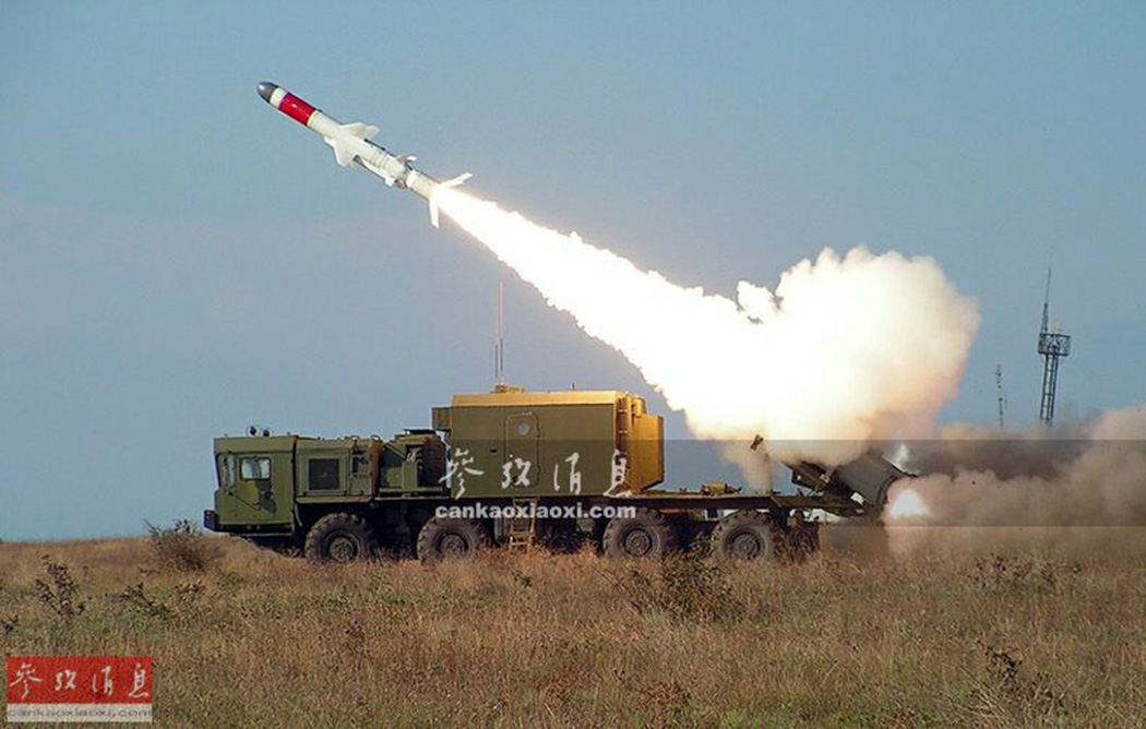 06.图为"舞会-e"导弹发射车试射"天王星"反舰导弹.