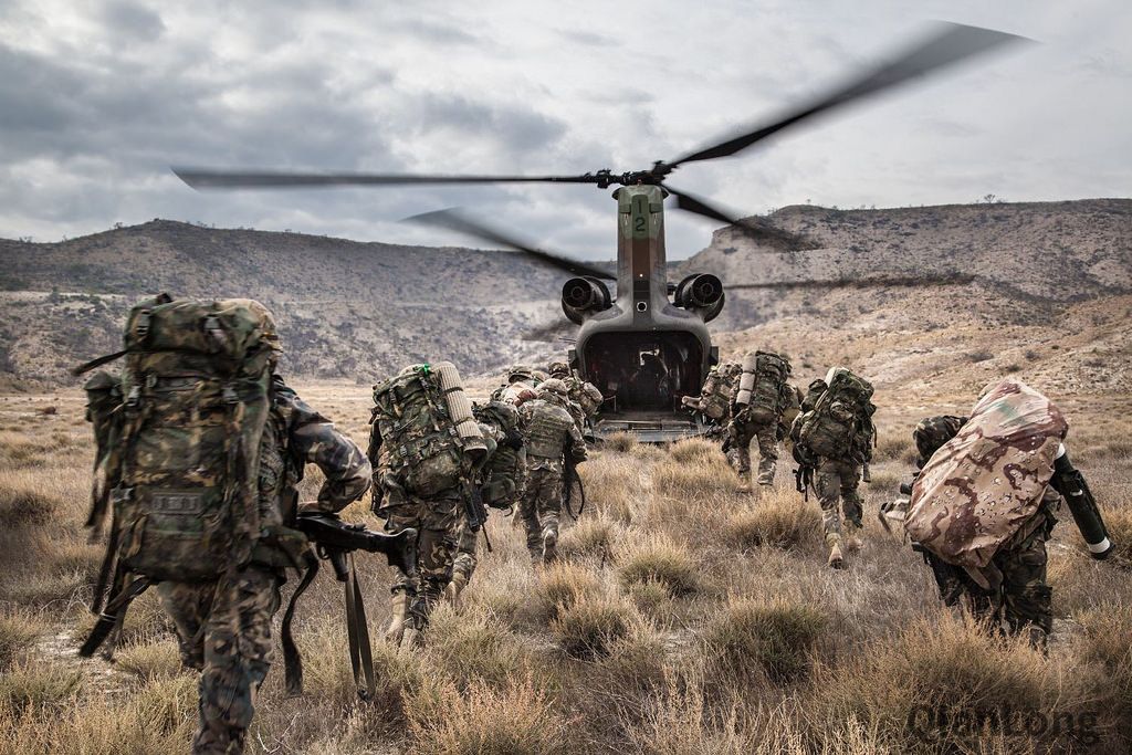 西班牙军队演习两款迷彩一起出镜2