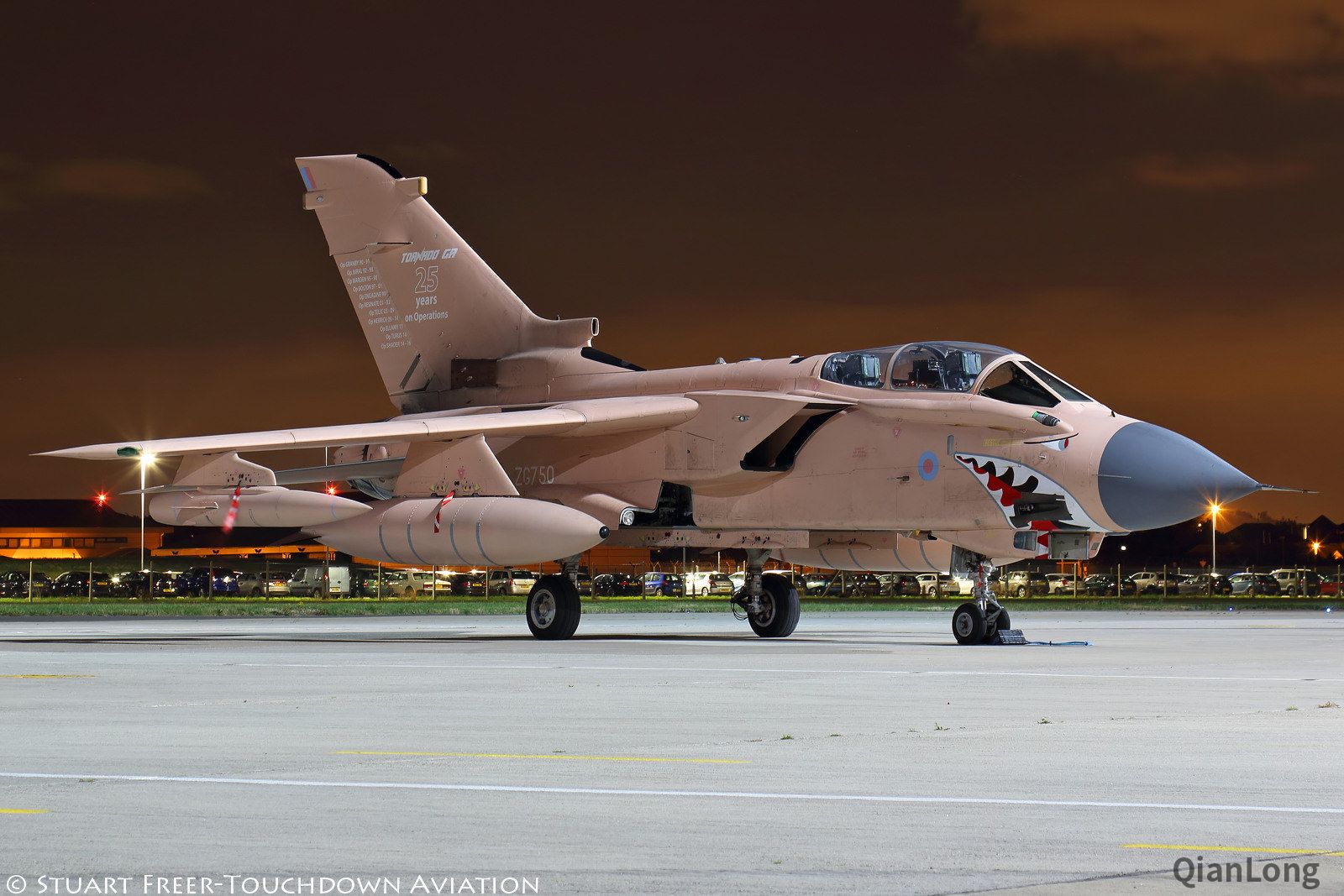 加拿大空军基地里的"狂风"gr4战斗轰炸机 鲨鱼嘴涂装很帅气