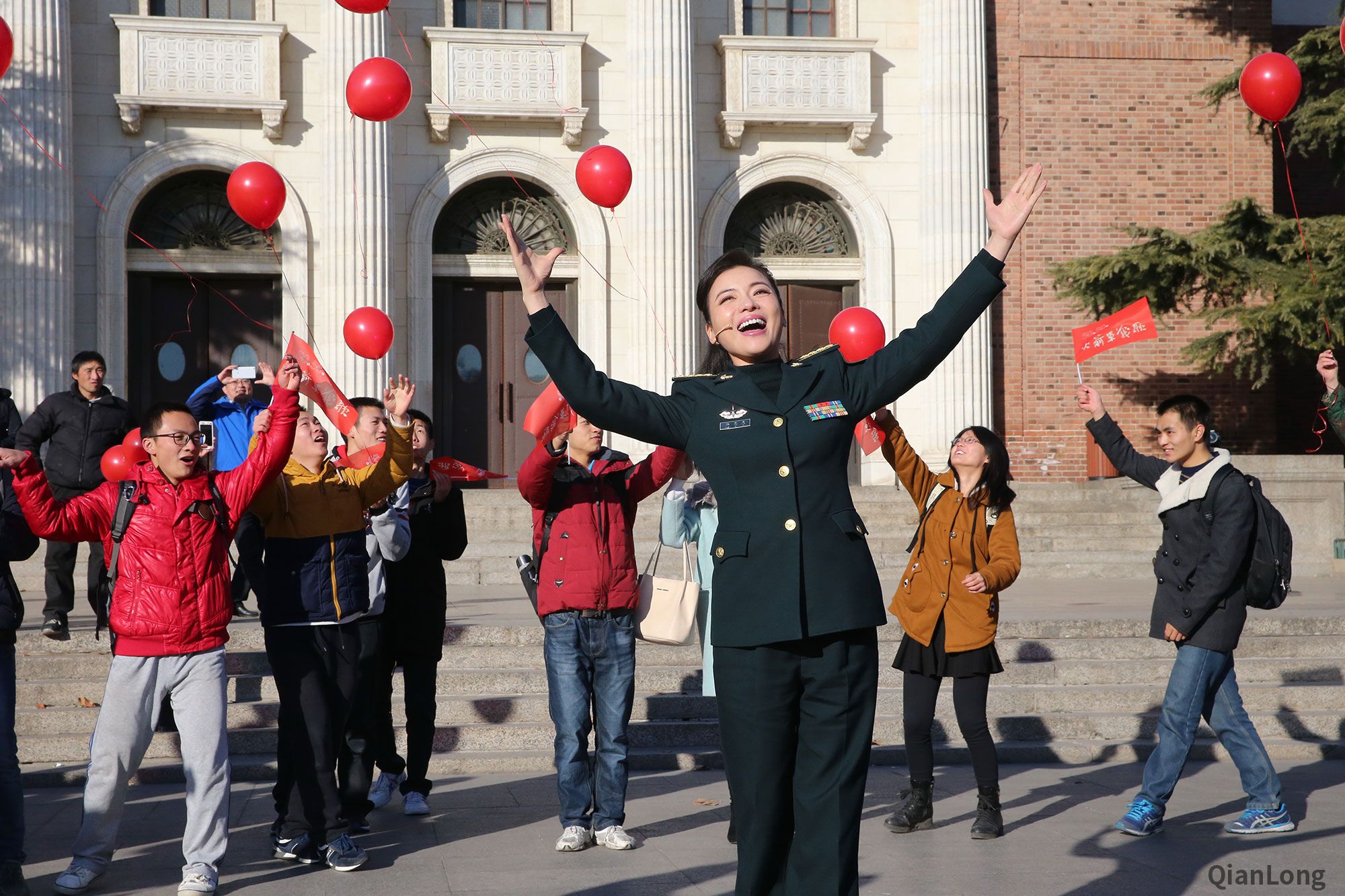 火箭军文工团清华放歌-千龙网·中国首都网