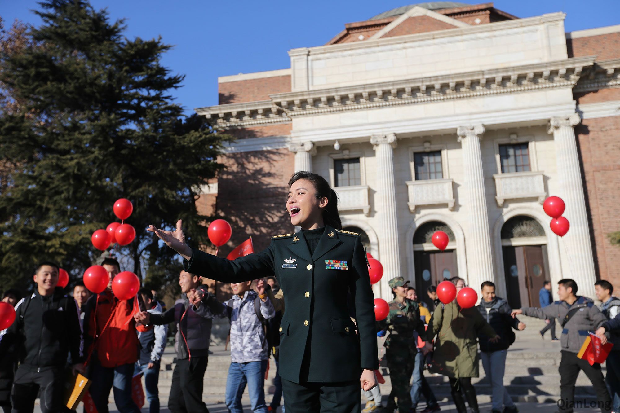 火箭军文工团清华放歌(2)-千龙网·中国首都网