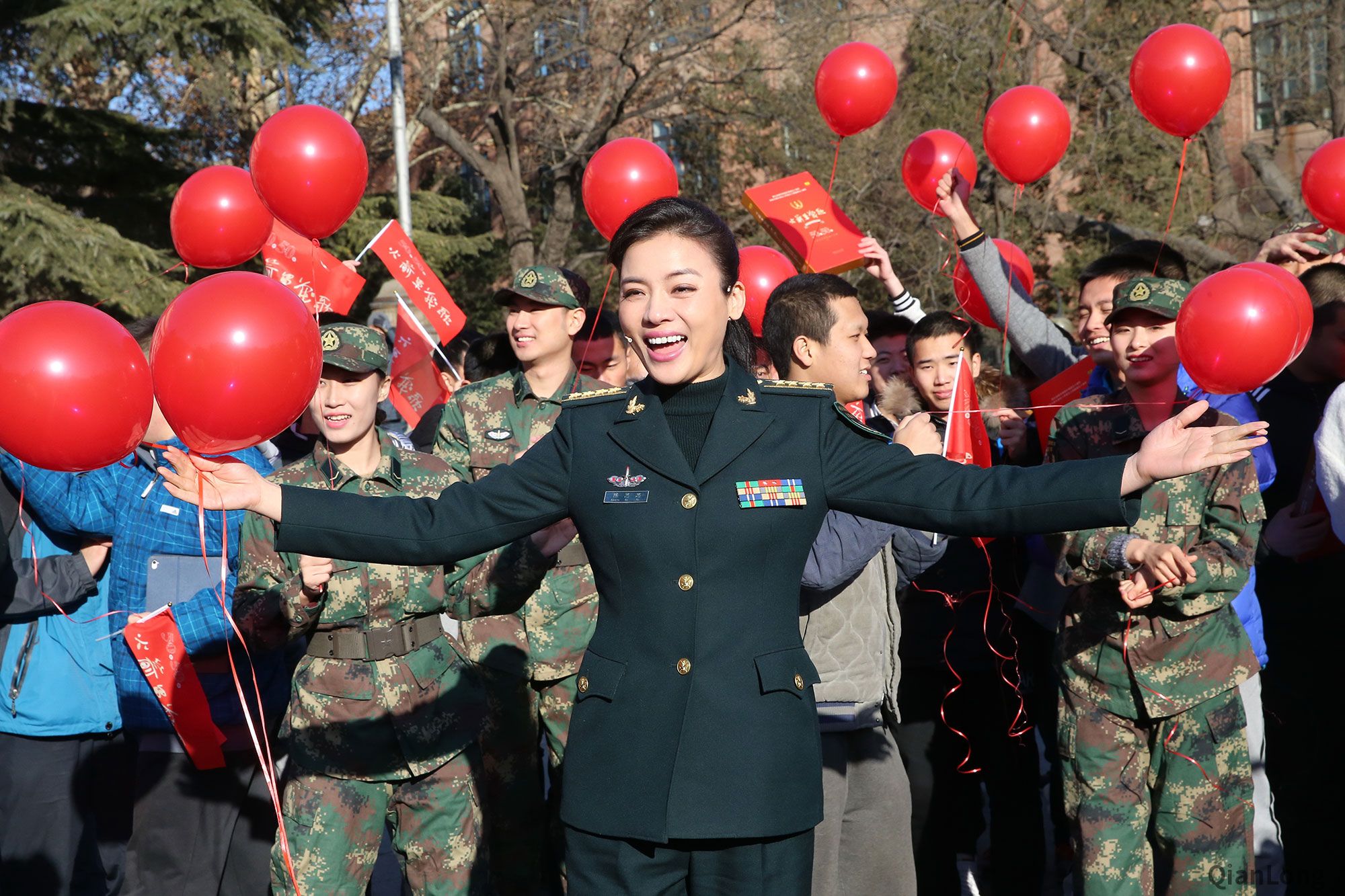 火箭军文工团清华放歌(2)-千龙网·中国首都网