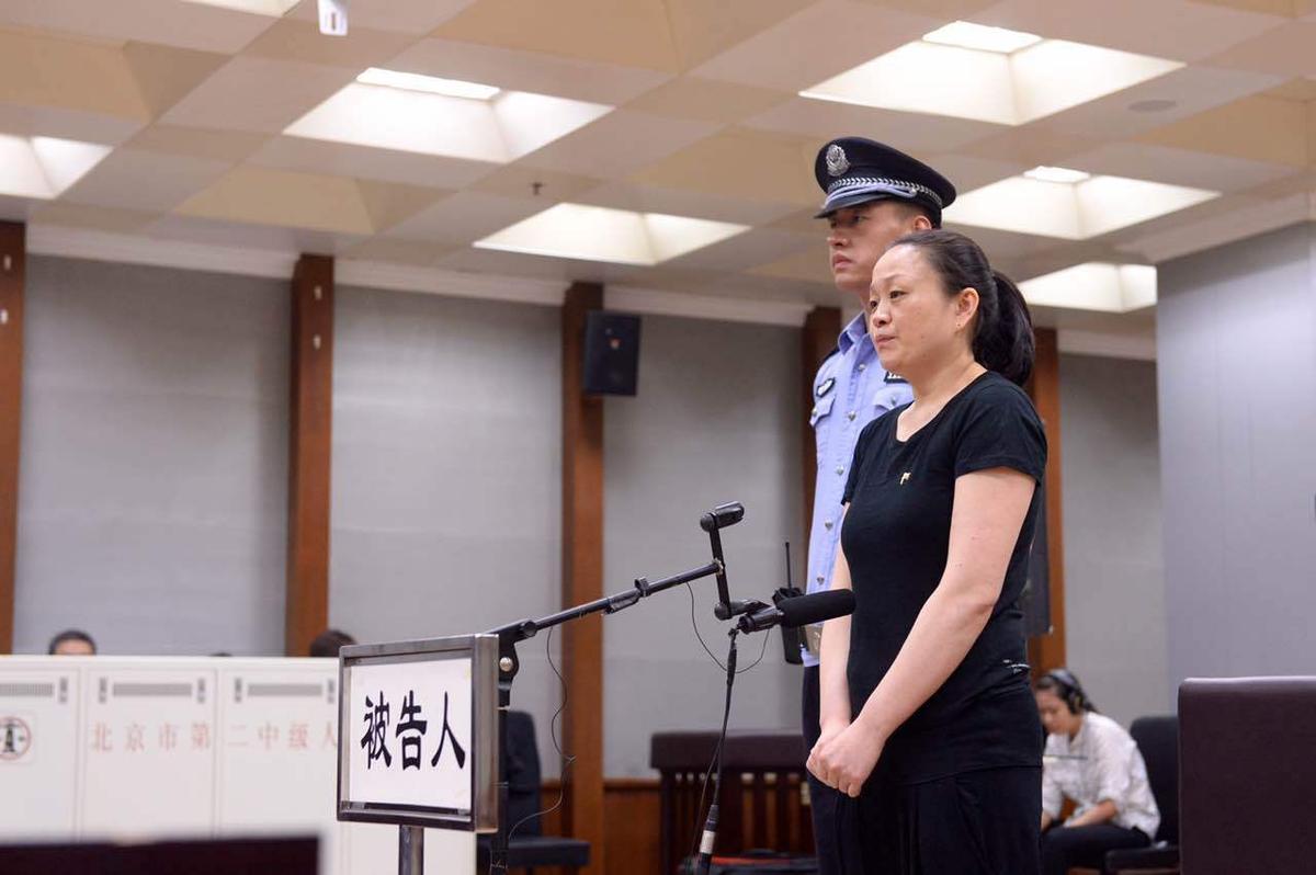 杨某接受讯问时,不用公诉人多问,杨某显得格外冷静,详细描述杀母细节.