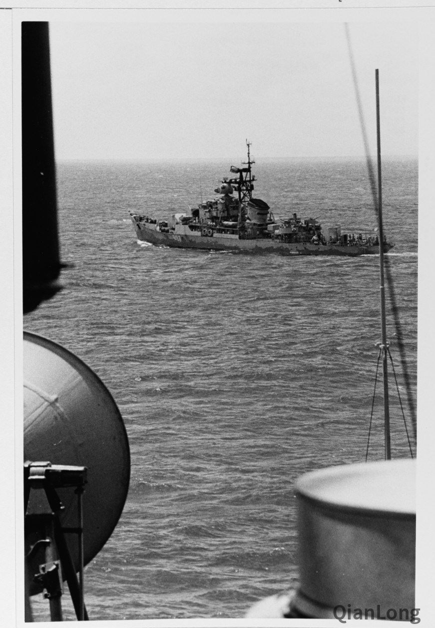 参加演习的50型"里加"级护卫舰.