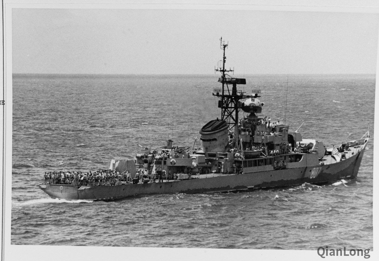 参加演习的50型"里加"级护卫舰.