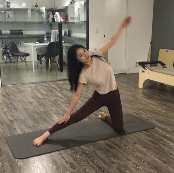 seulmin练习瑜伽.