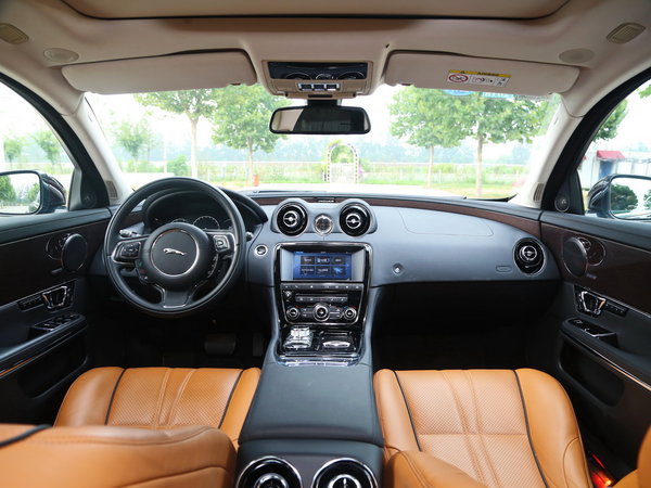 捷豹  xjl 3.0 大中控全景