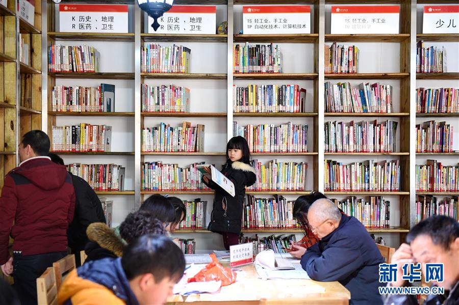 2016年以来,河北省沧州市图书馆在市区建成7个社区"城市书吧",每个