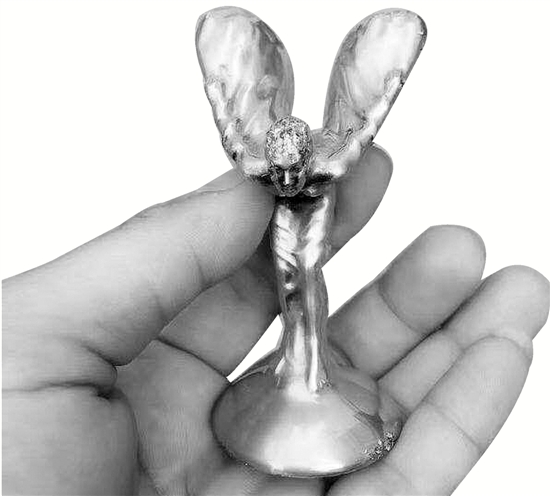 劳斯莱斯的小金人小鸟一撞不回来