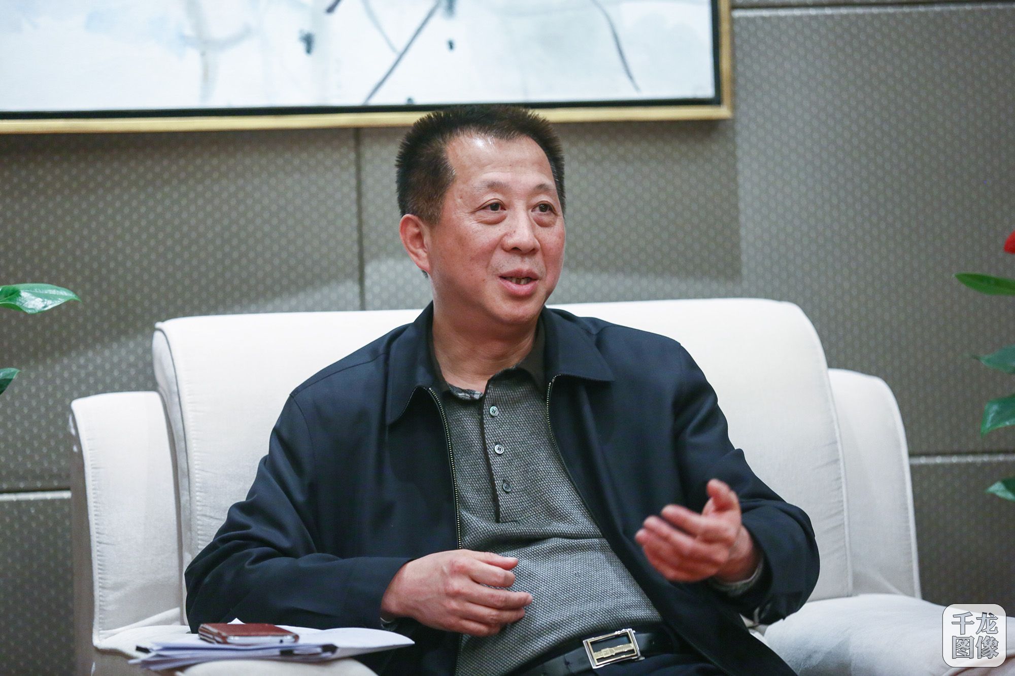 据王琛介绍,市政府绩效办将根据各专项考评部门日常考评年终述职考评