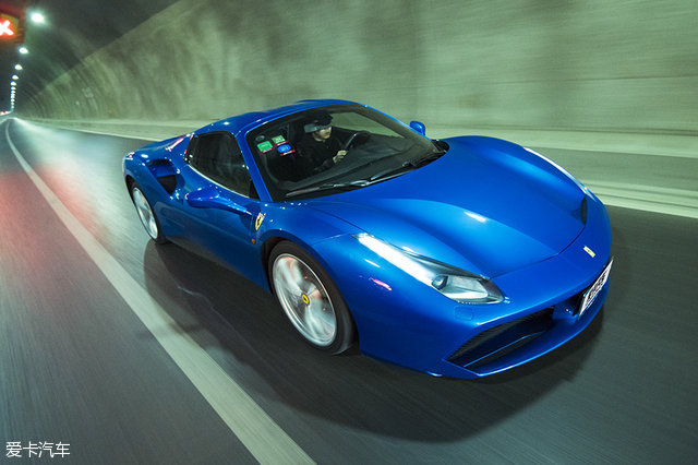享受驾驶 终极boss法拉利488spider
