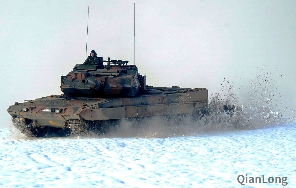 训练中的希腊陆军机械化步兵师豹2a6雪地飞驰