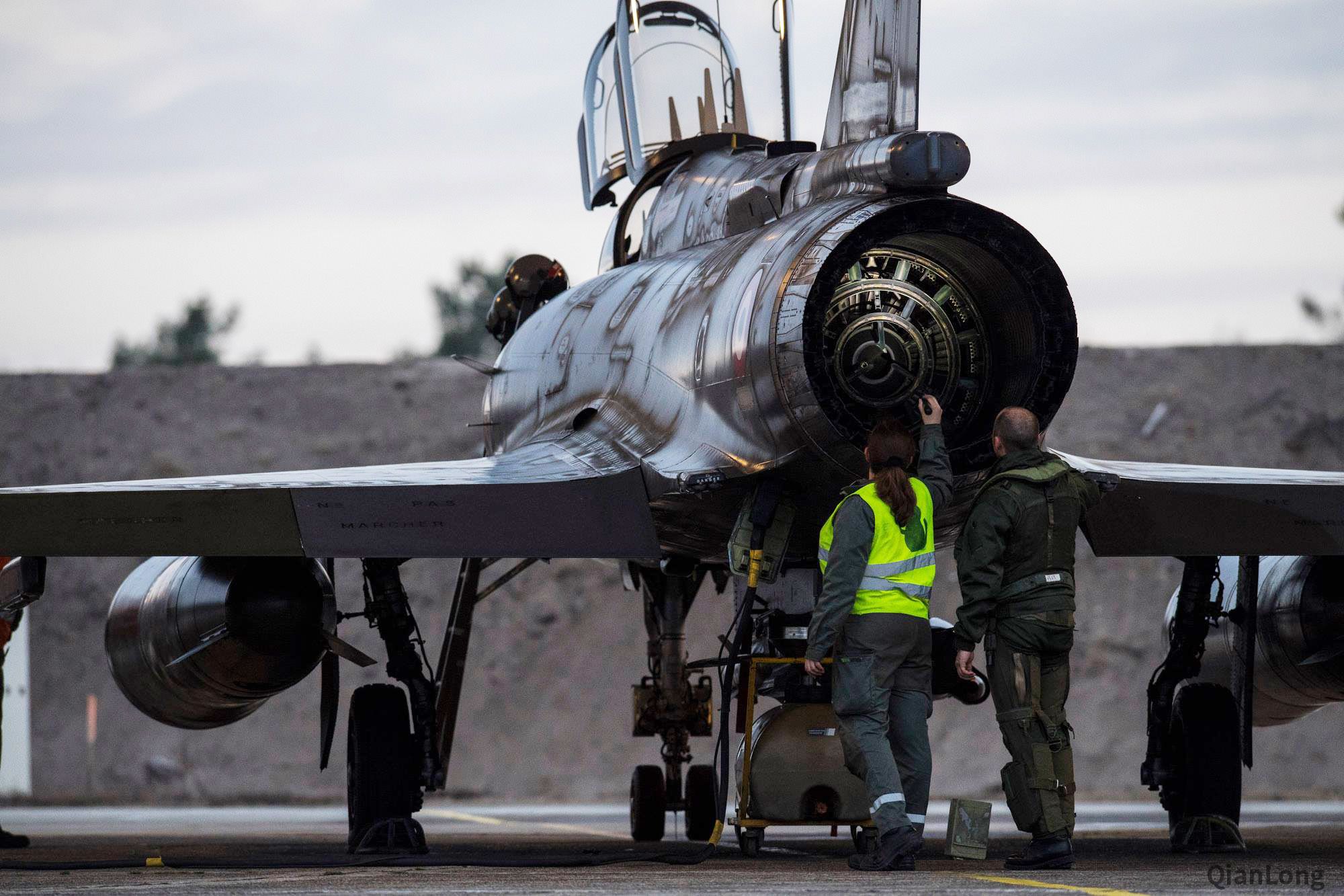 训练中的法国空军夜训强度不亚于实战6