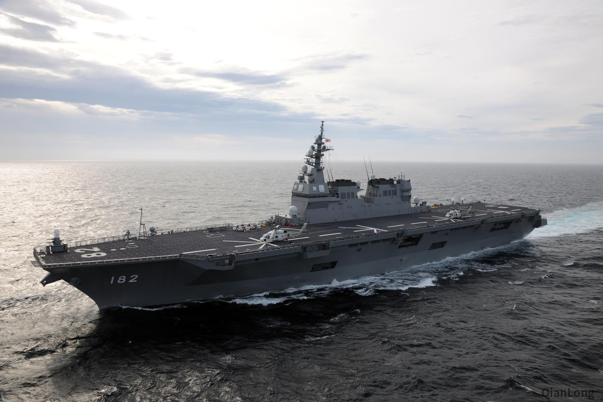 图为"日向"级(hyuga-class)直升机驱逐舰"伊势"号(ise ddh-182).