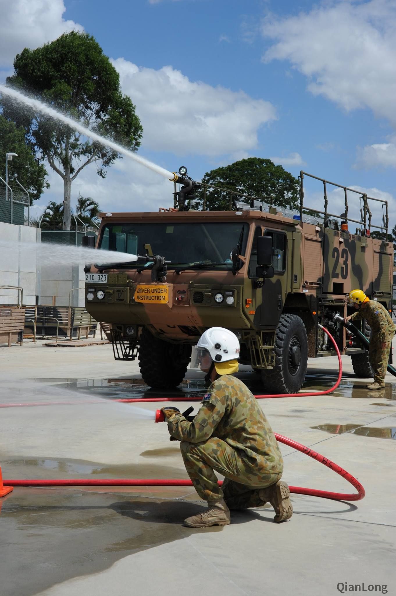 澳大利亚工兵们的新装备装了高压水枪的消防车7