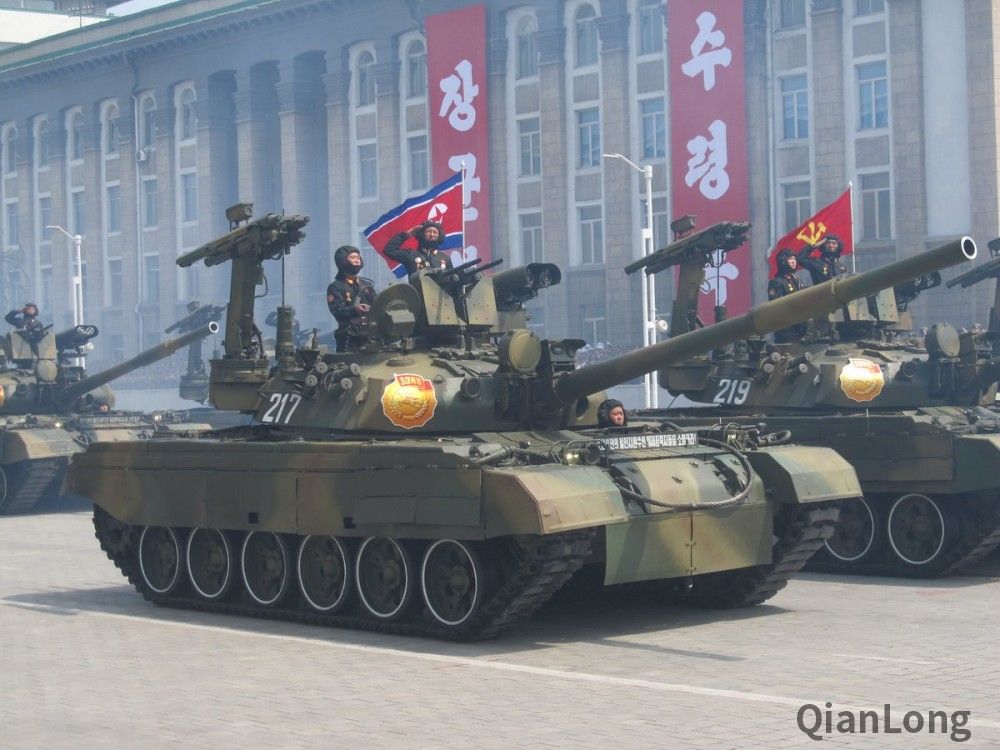 朝鲜"太阳节"大阅兵 朝鲜人民军多种装备首次公开亮相(2)