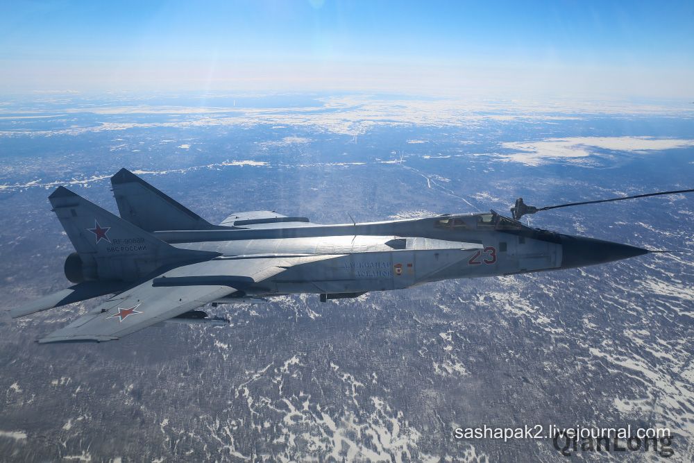 编号为红色23的米格-31bm战斗机,可以看到机翼下挂载r-73(aa-11"弓箭