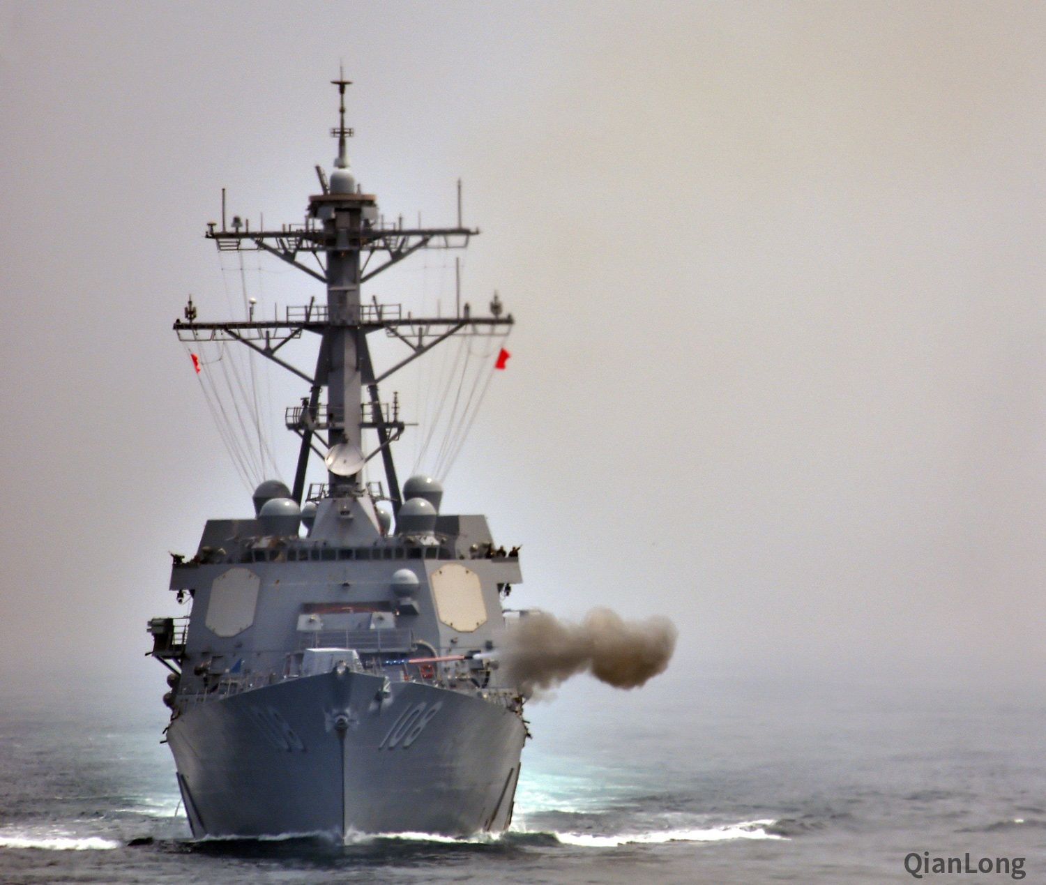 美国海军的"韦恩&middot;e&middot;梅耶尔"号导弹驱逐舰(ddg-108)的mk