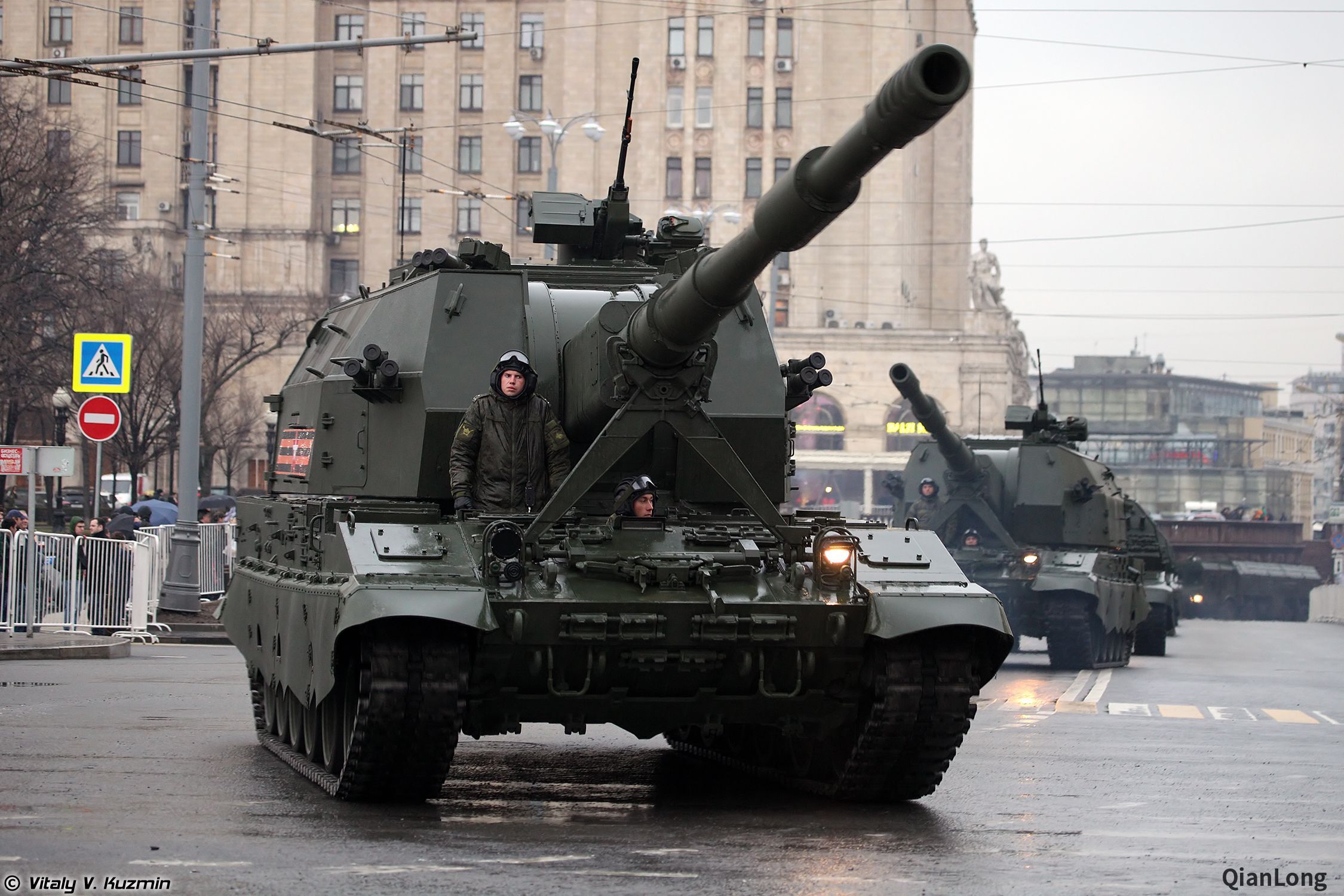 结束胜利节阅兵彩排的俄军地面车辆方阵后勤维护车辆存在感好低13