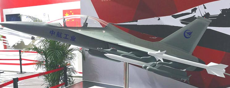 网站5月3日发表题为 《中国洪都航空推出l-15b战斗教练机》的报道称