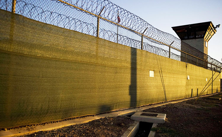 资料图:关塔那摩监狱围墙和岗楼.