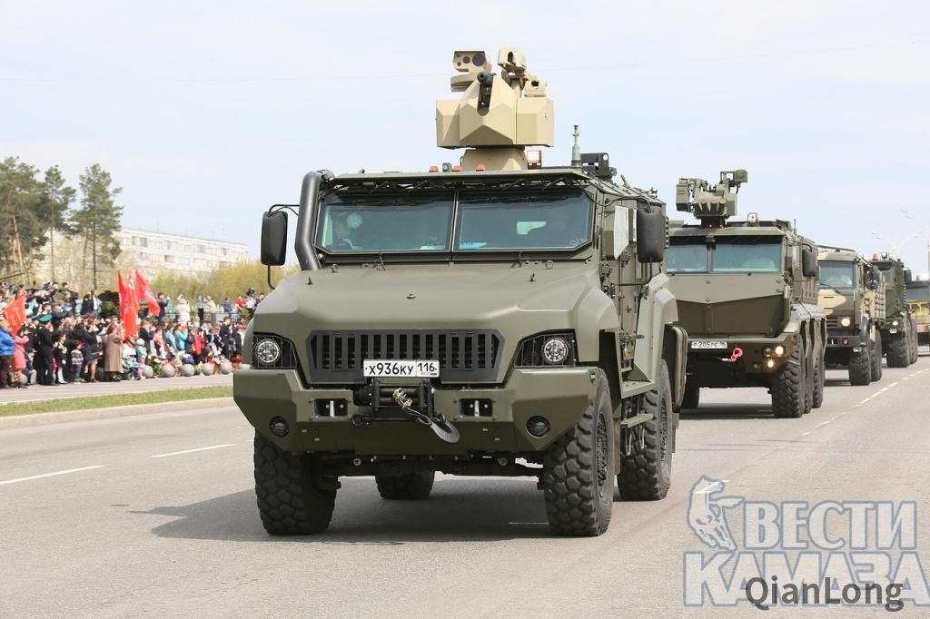 参加检阅的"猞猁"装甲车.08.