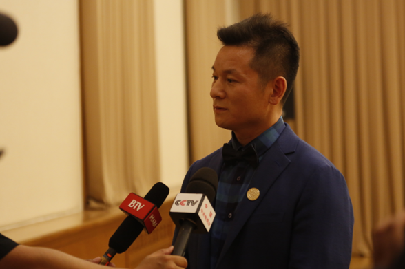 中国文化管理协会艺术化妆委员会秘书长岳华