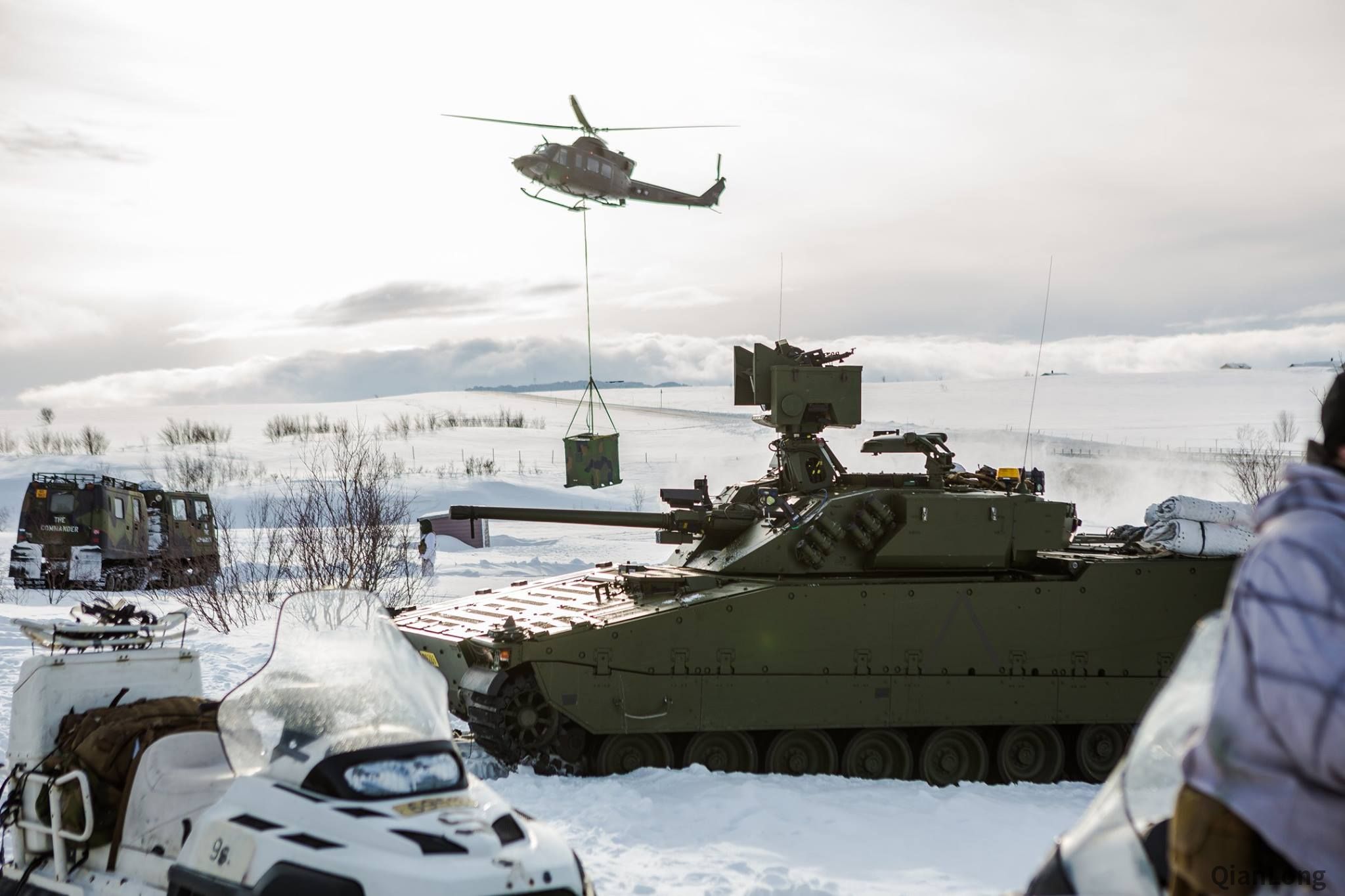 挪美英三国联合演习cv9030nf1步兵战车比坦克帅气