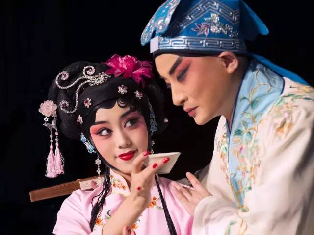 以最写意与简洁的戏曲手法演绎全剧阎惜姣,宋江,张文远,反转英雄美人