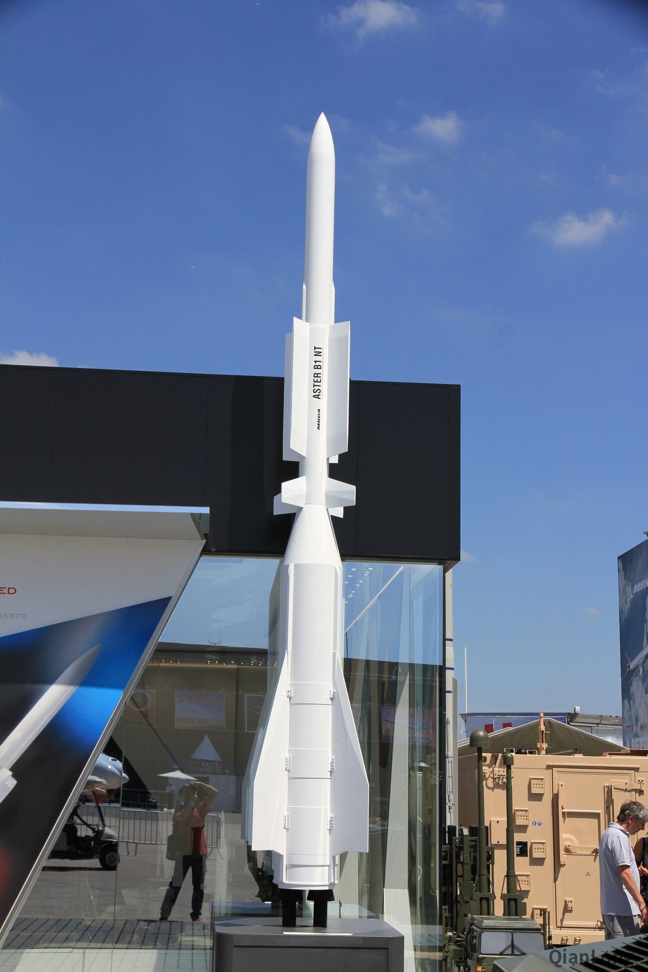 在室外展出的"紫苑"block1 nt型防空导弹.