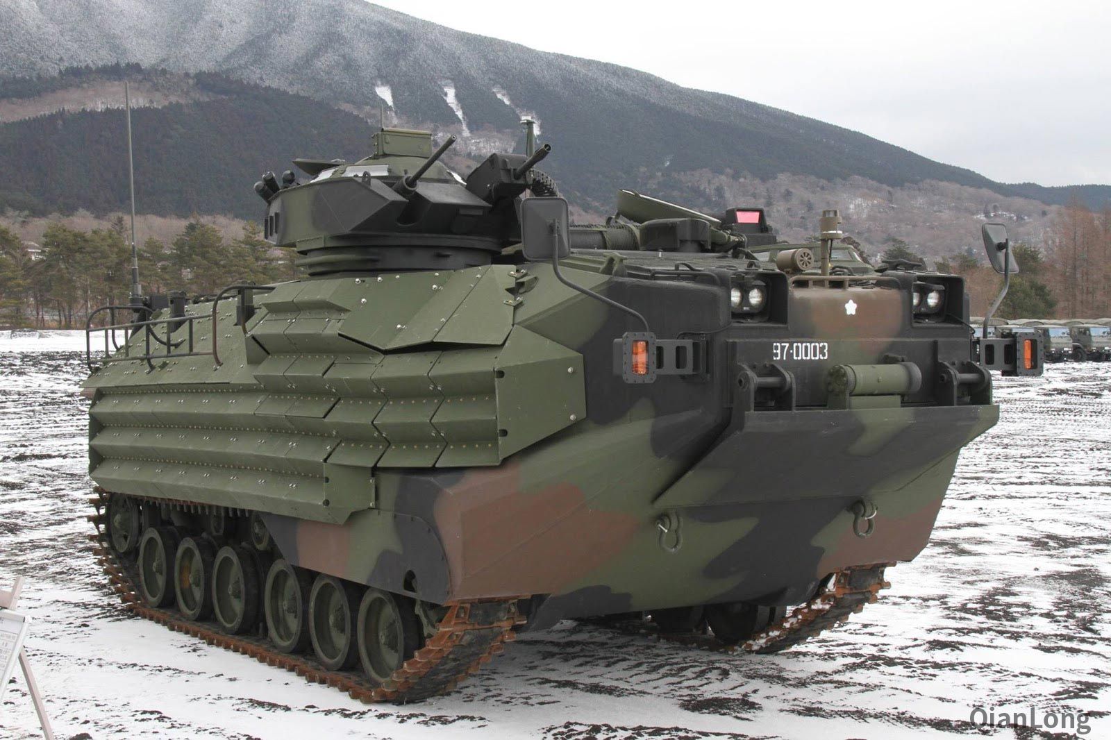 vehicle):美国和韩国等许多国家的海军陆战队所使用的履带式装甲车